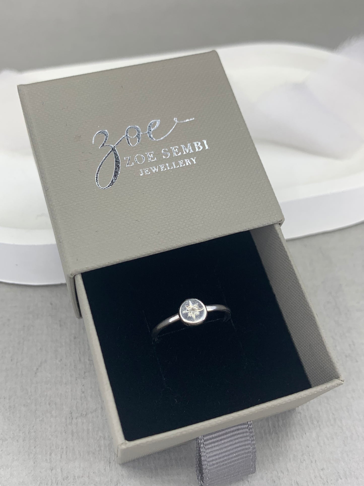 Star set diamond silver ring