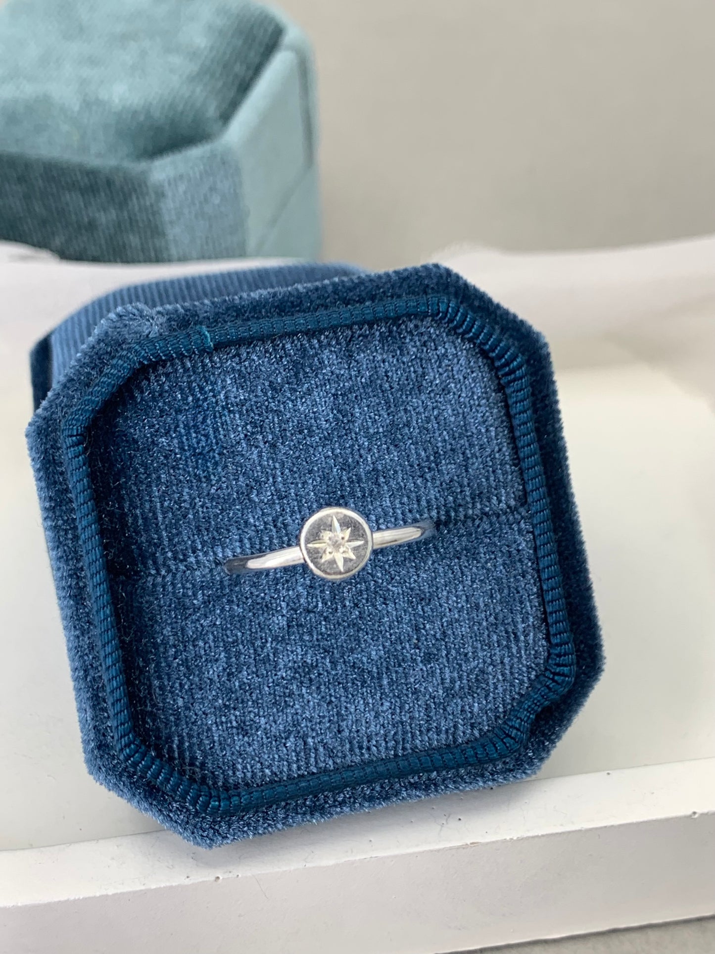 Star set diamond silver ring